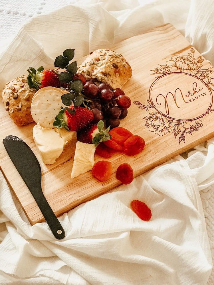 Circular Floral Personalised Serving Board | Little Event Boutique2